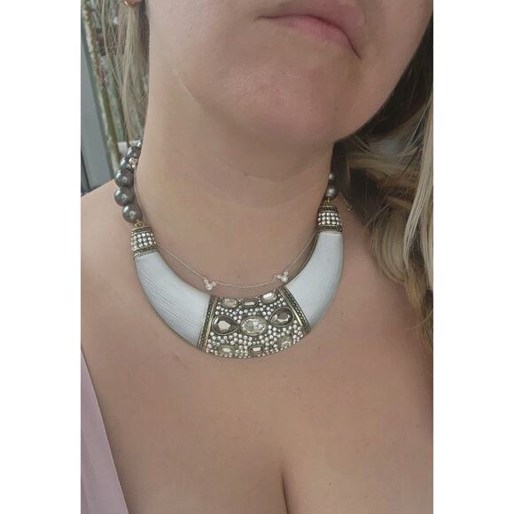 Heidi Daus Say it With Style Crystal Accent Lucite Necklace White Silver Regency - Picture 2 of 9